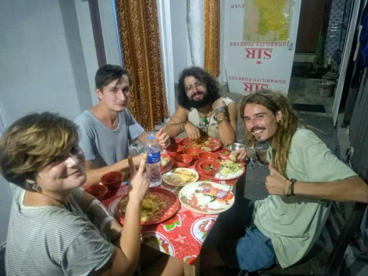 Atathi Niwas Guest House For Backpackers And Travellers Сіліґурі Екстер'єр фото