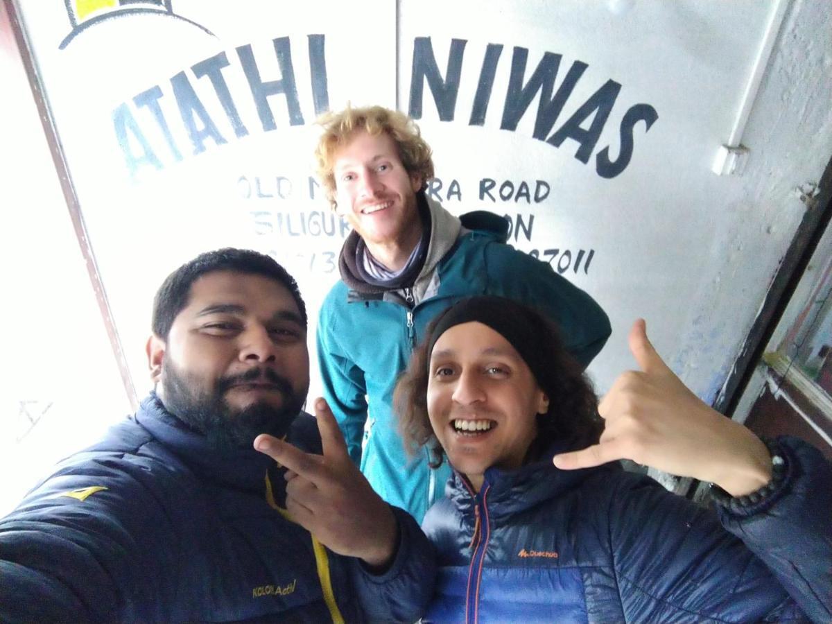 Atathi Niwas Guest House For Backpackers And Travellers Сіліґурі Екстер'єр фото